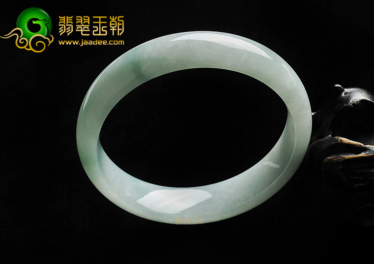 糯冰种略飘花手镯(58.2mm)