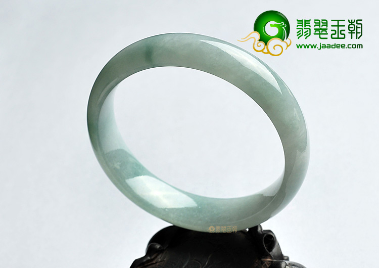 糯冰种略飘花手镯(58.2mm)