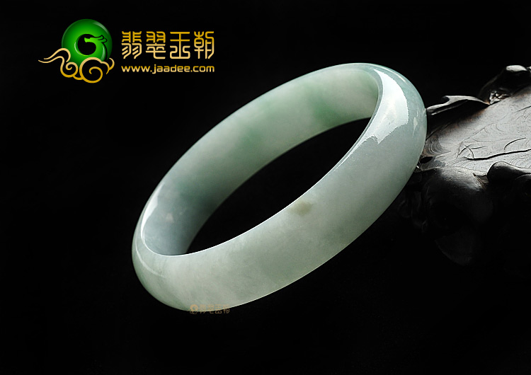 糯冰种略飘花手镯(58.2mm)