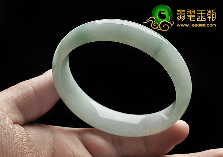 糯冰种略飘花手镯(58.2mm)