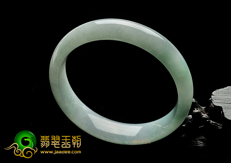 糯冰种略飘花手镯(58.2mm)