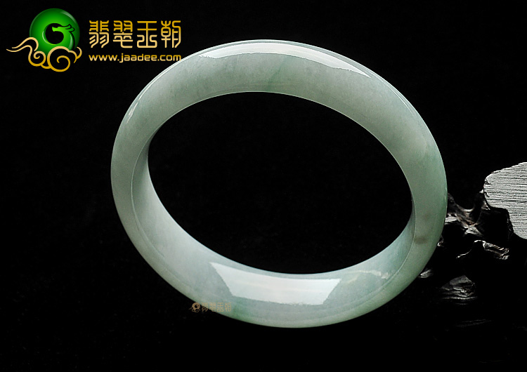 糯冰种略飘花手镯(57.8mm)