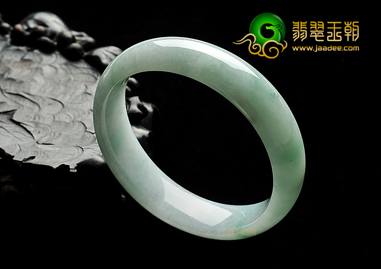 糯冰种略飘花手镯(57.8mm)