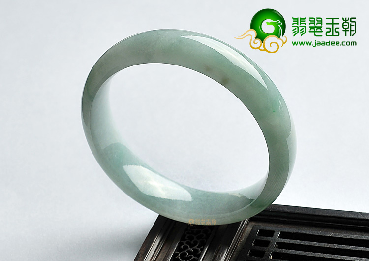 糯冰种略飘花手镯(57.8mm)
