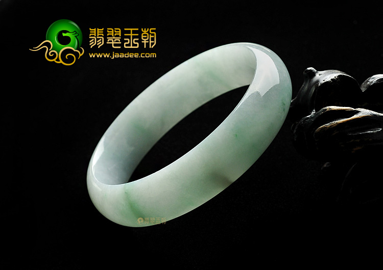 糯冰种略飘花手镯(57.8mm)