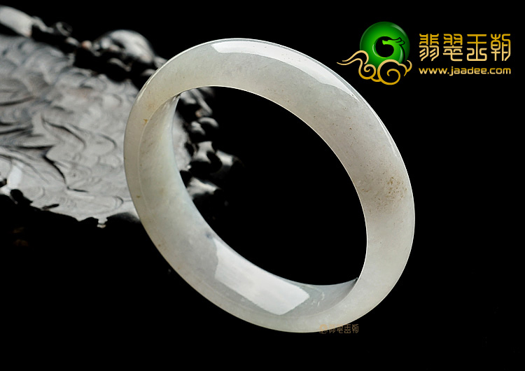 糯冰种略飘花手镯(59mm)