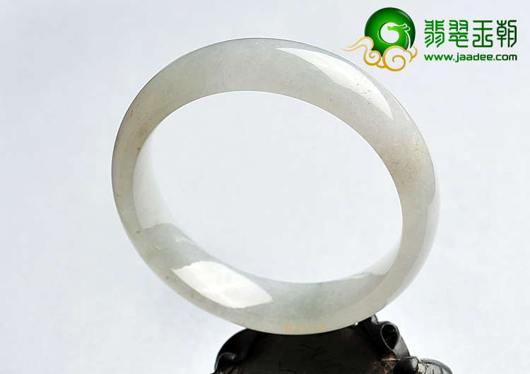 糯冰种略飘花手镯(59mm)