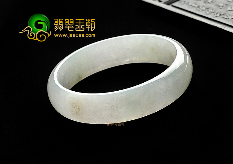 糯冰种略飘花手镯(59mm)