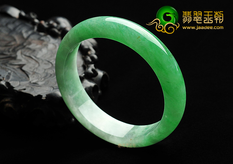 (超值推荐)糯冰种阳绿手镯(59.9mm)