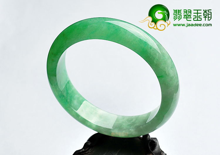 (超值推荐)糯冰种阳绿手镯(59.9mm)