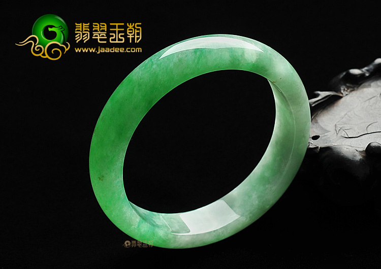 (超值推荐)糯冰种阳绿手镯(59.9mm)