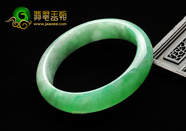 (超值推荐)糯冰种阳绿手镯(59.9mm)