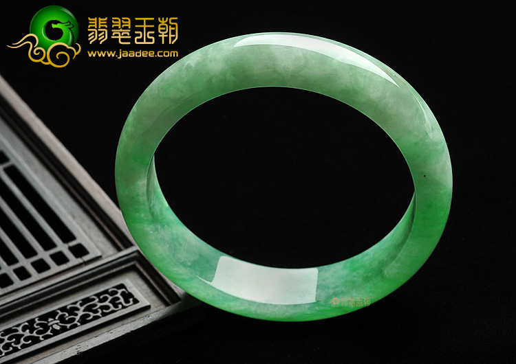 (超值推荐)糯冰种阳绿手镯(59.9mm)