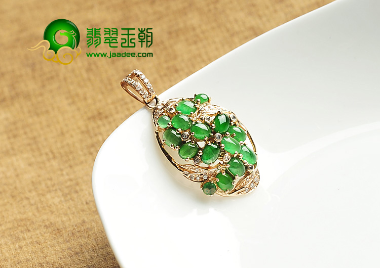 冰种阳绿镶玫瑰金花型胸坠(真钻)