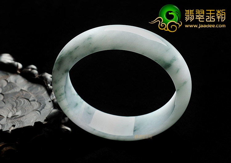 糯冰种飘花略带紫罗兰手镯(59.1mm)