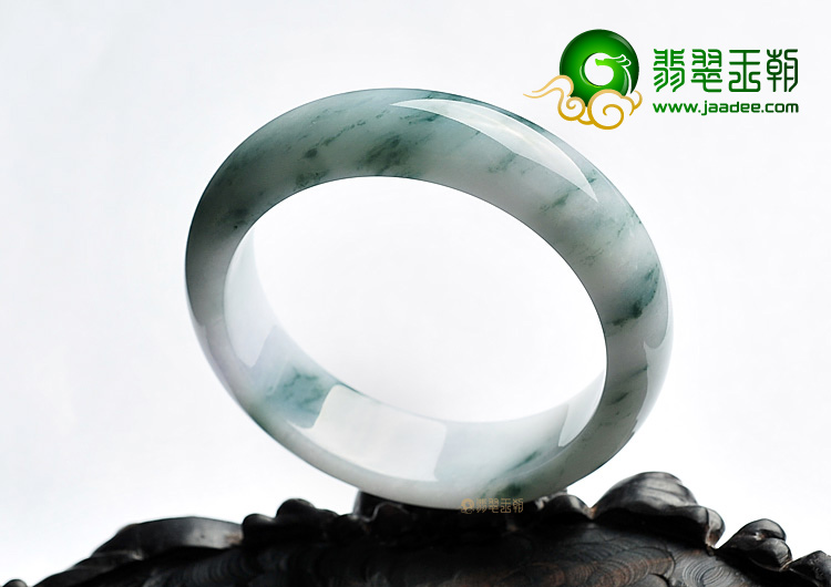 糯冰种飘花略带紫罗兰手镯(56mm)