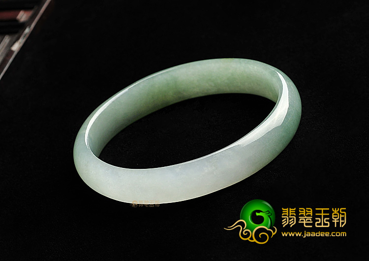 糯冰种晴水贵妃镯(55mm-47mm)