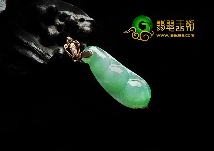 糯冰种翠色四季豆挂件