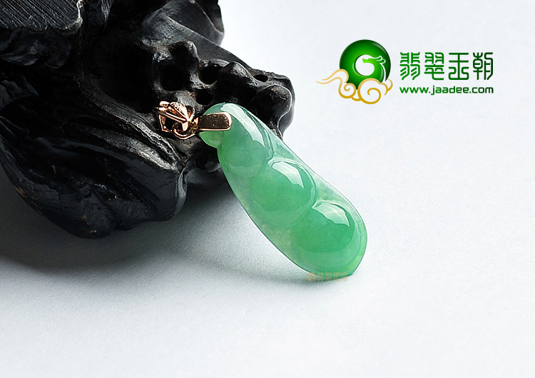 糯冰种翠色四季豆挂件