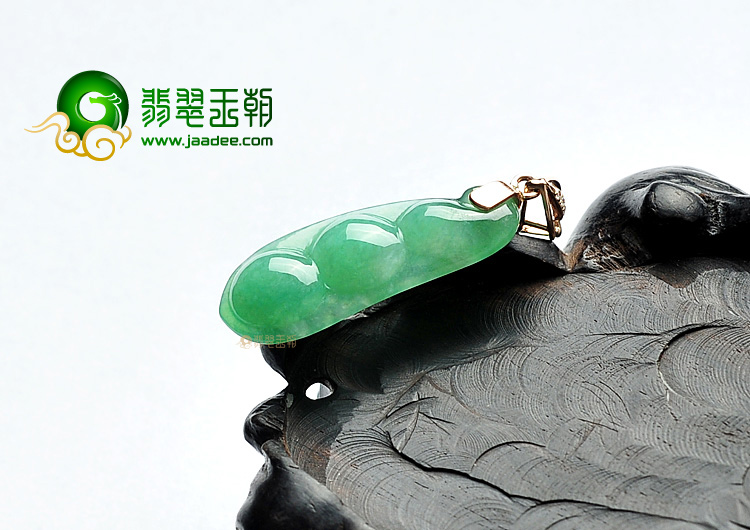 糯冰种翠色四季豆挂件