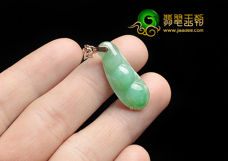 糯冰种翠色四季豆挂件