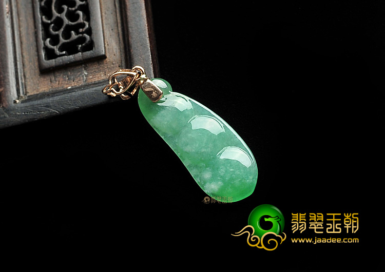 糯冰种翠色四季豆挂件