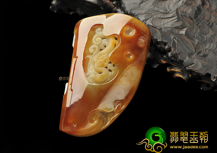 糯冰种褐黄翡仿古龙挂件