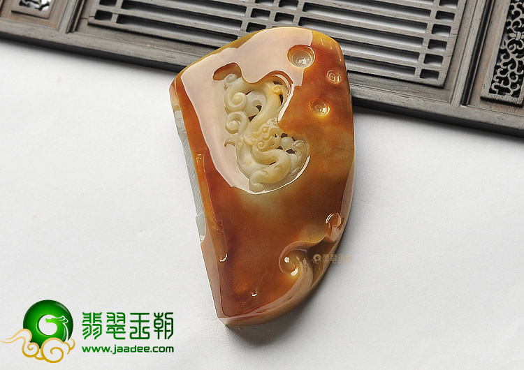 糯冰种褐黄翡仿古龙挂件