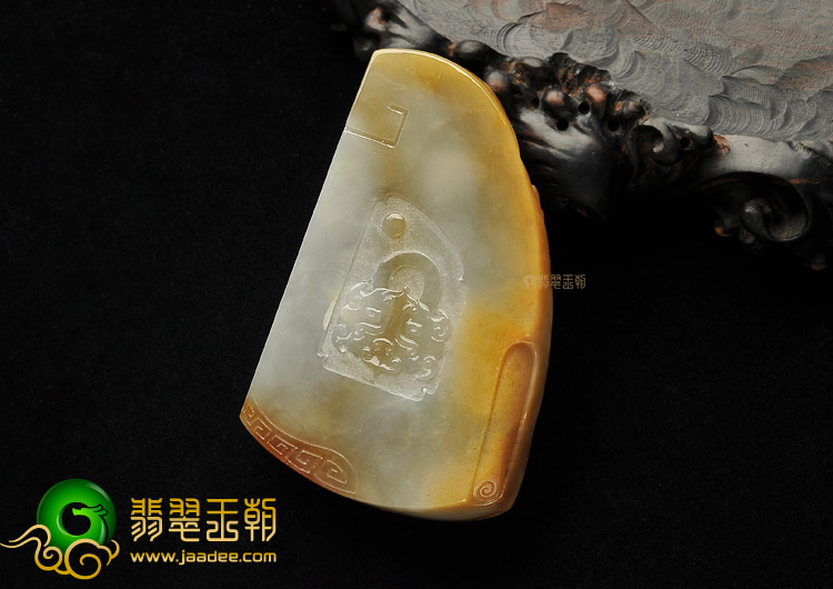 糯冰种褐黄翡仿古龙挂件
