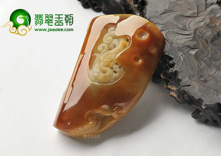 糯冰种褐黄翡仿古龙挂件