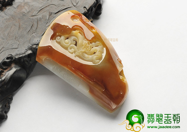 糯冰种褐黄翡仿古龙挂件