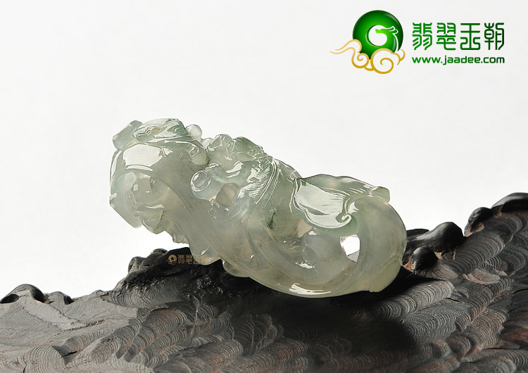 冰种略飘花龙钩挂件