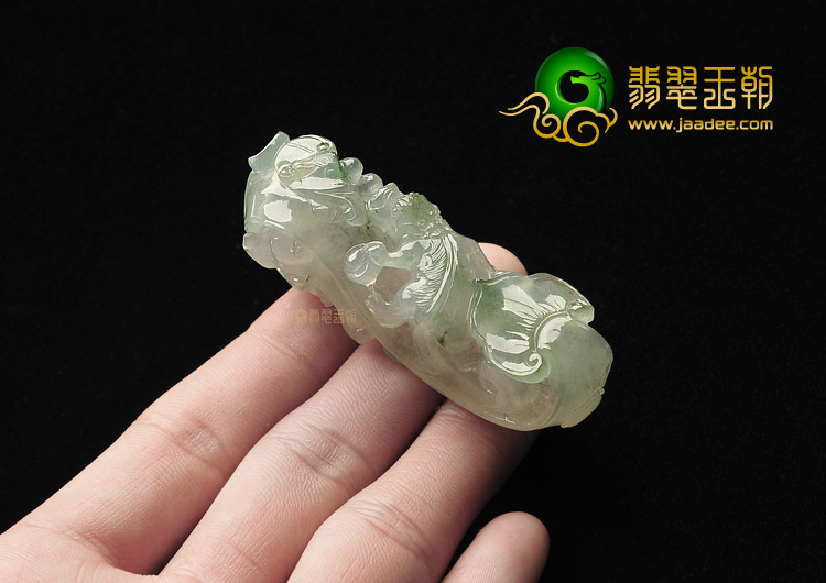 冰种略飘花龙钩挂件
