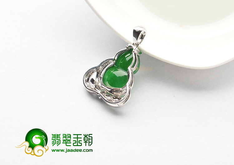糯冰种浓绿镶白金葫芦胸坠（真钻）