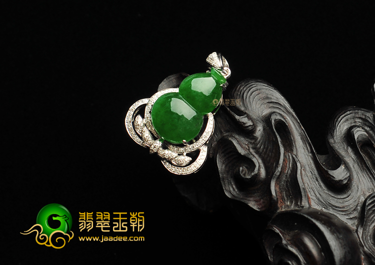糯冰种浓绿镶白金葫芦胸坠（真钻）