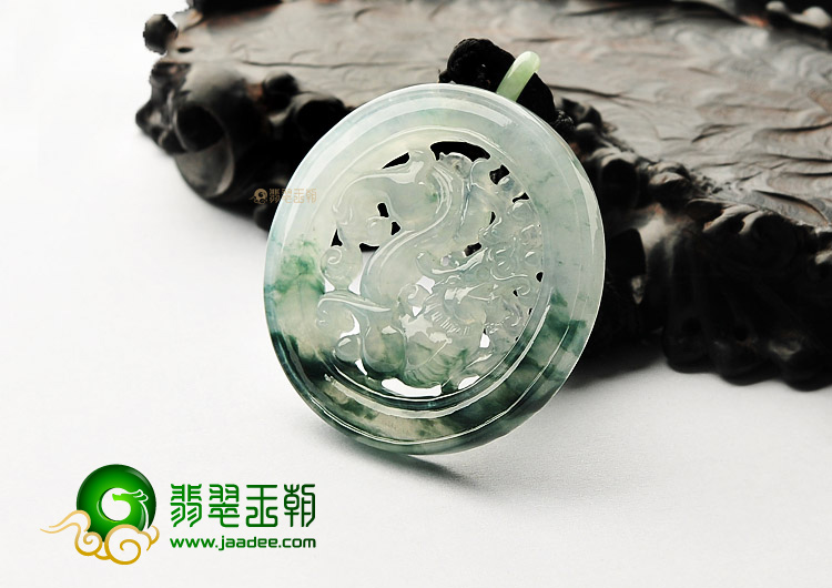 冰种飘花龙牌挂件