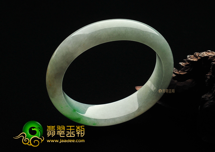 糯冰种飘翠贵妃镯（50.7mm-45.6mm）