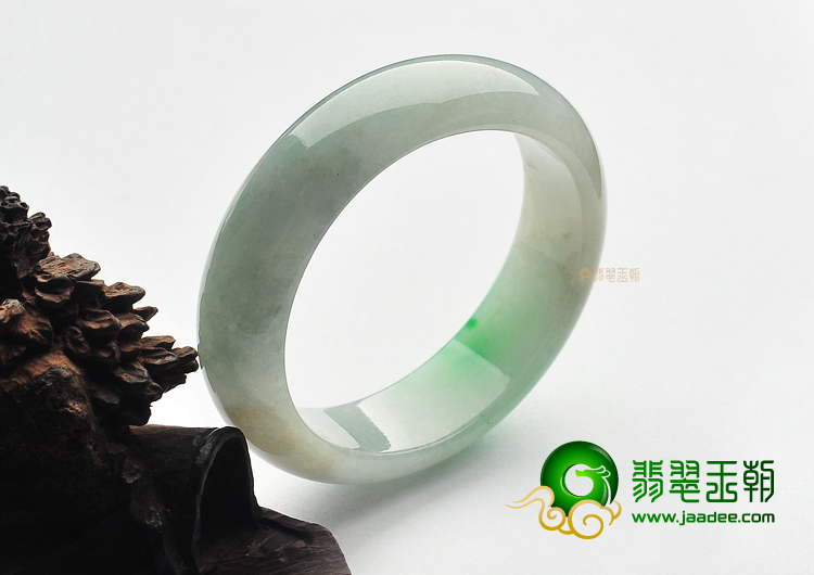 糯冰种飘翠贵妃镯（50.7mm-45.6mm）
