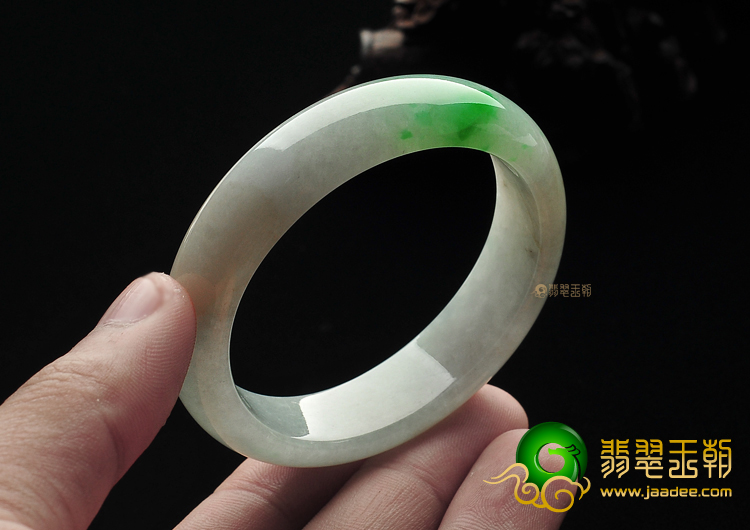 糯冰种飘翠贵妃镯（50.7mm-45.6mm）