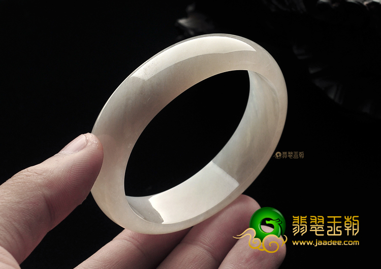 糯冰种淡紫罗兰贵妃镯（57mm-49.4mm）
