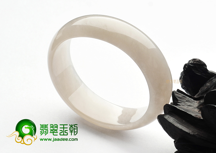 糯冰种淡紫罗兰贵妃镯（57mm-49.4mm）