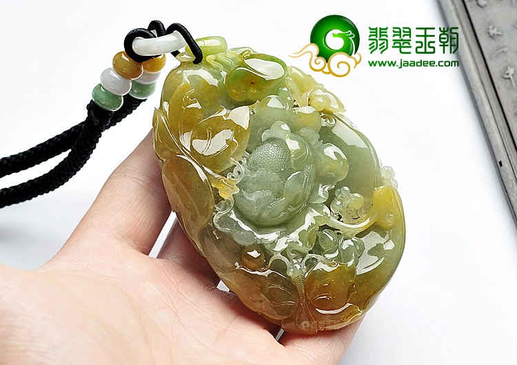 糯冰种淡黄加绿蝶恋花手玩件