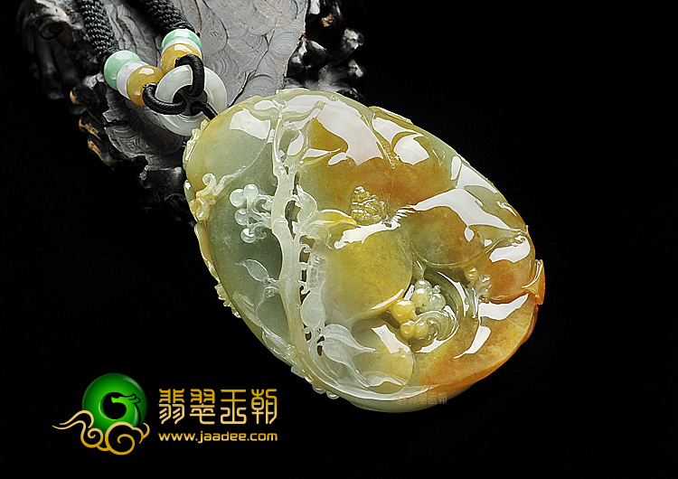 糯冰种淡黄加绿蝶恋花手玩件
