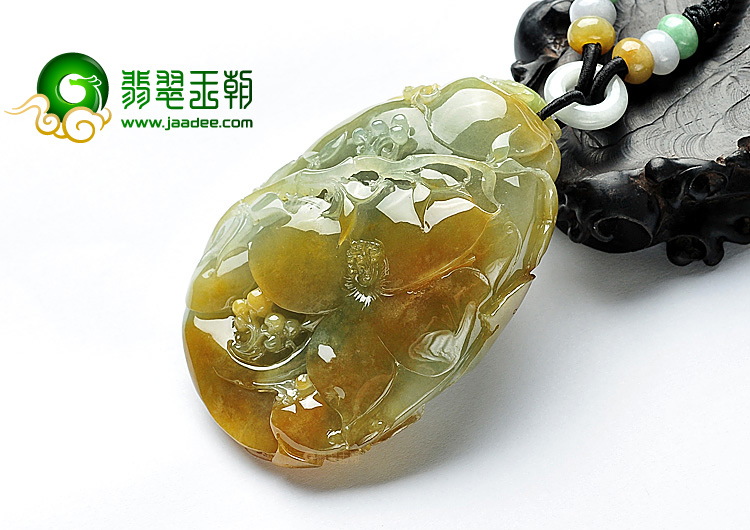 糯冰种淡黄加绿蝶恋花手玩件