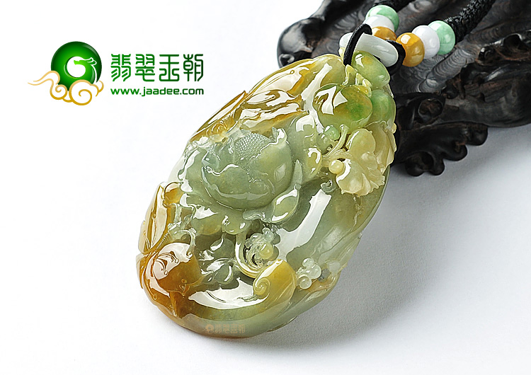 糯冰种淡黄加绿蝶恋花手玩件