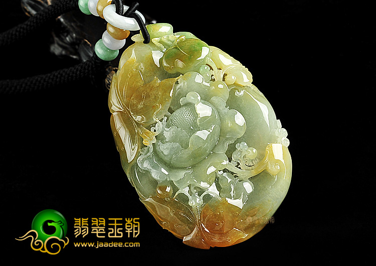 糯冰种淡黄加绿蝶恋花手玩件