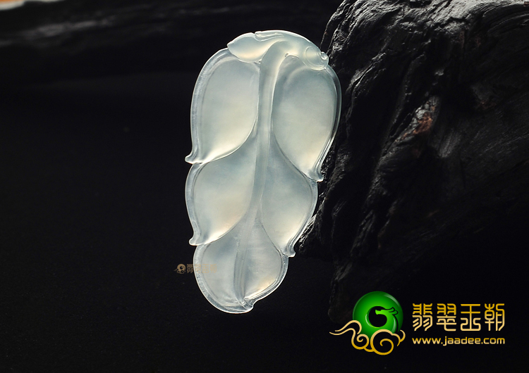 冰种淡晴水叶子挂件