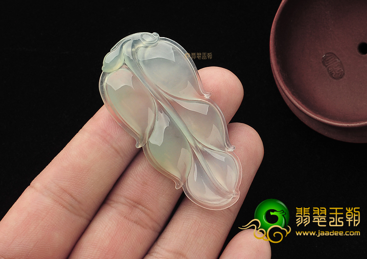 冰种淡晴水叶子挂件