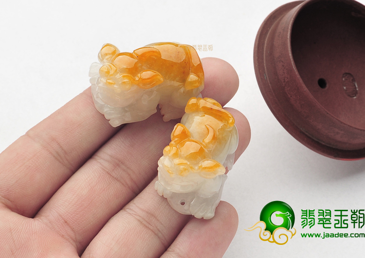糯冰种黄翡貔貅挂件（一对）
