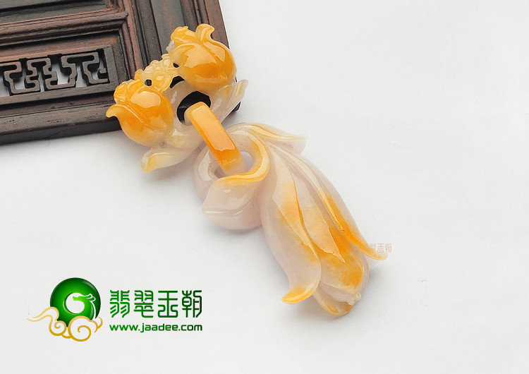 糯冰种黄翡玉兰花挂件